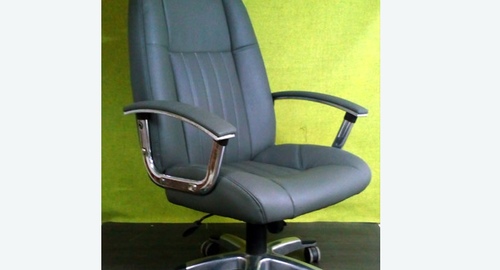 Перетяжка офисного кресла кожей. Горки-2